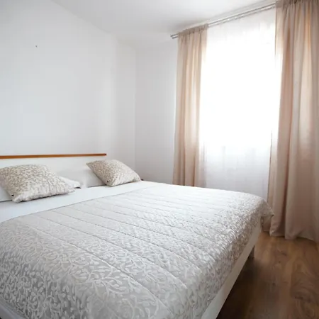 Lucija Apartament *